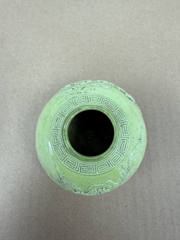 清 李裕成製蘋果綠釉山水高士圖水盂 - 图5