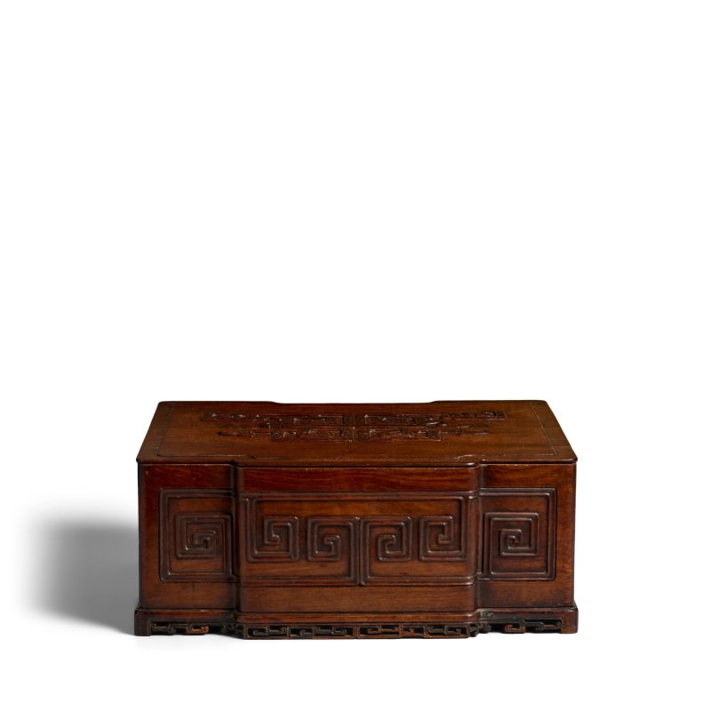 十八世紀末/十九世紀初 珍罕紅木仿古螭龍紋長方盒 | A VERY RARE HONGMU RECTANGULAR BOX AND COVER - 图8