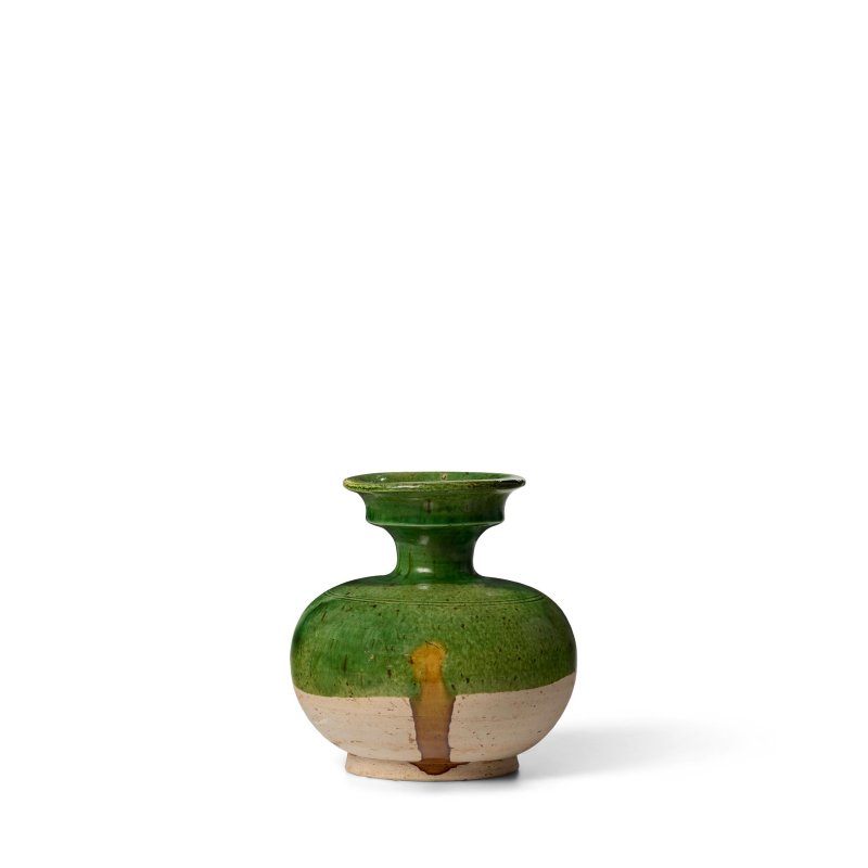唐 綠釉盤口瓶 | A GREEN AND AMBER-GLAZED POTTERY VASE - 图6