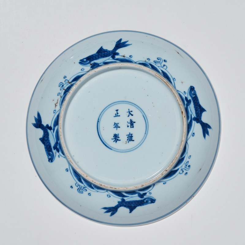清雍正 青花仕女婴戏图盘一对 - 图5