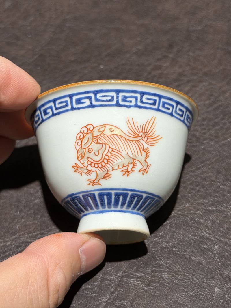 清乾隆 粉彩三狮纹杯 - 图5