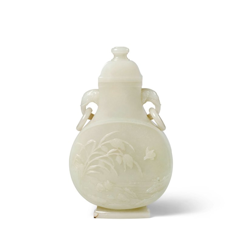 十八世紀 白玉雕嵗嵗平安圖象耳活環蓋瓶 | A WHITE JADE 'QUAILS AND MILET' VASE AND COVER - 图1
