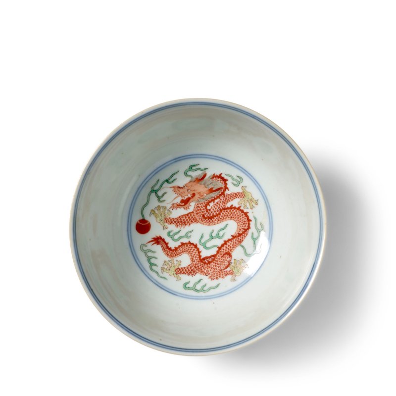 清道光 青花「大清道光年製」篆書款 五彩龍鳳紋碗 | A WUCAI 'DRAGON AND PHOENIX' BOWL - 图3