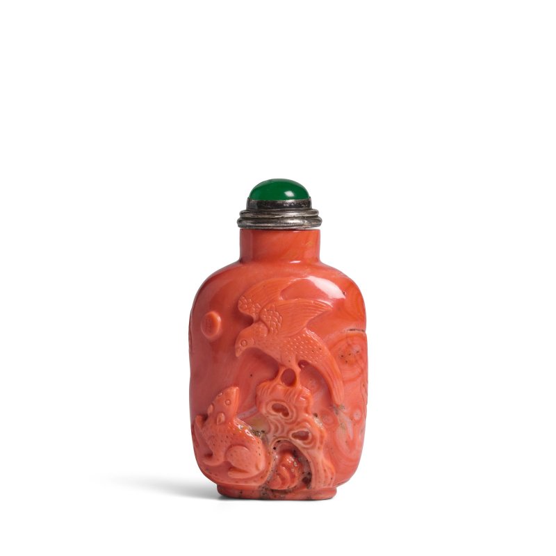 十九世紀 珊瑚雕「英雄圖」鼻煙壺一件 | A CORAL CARVED SNUFF BOTTLE