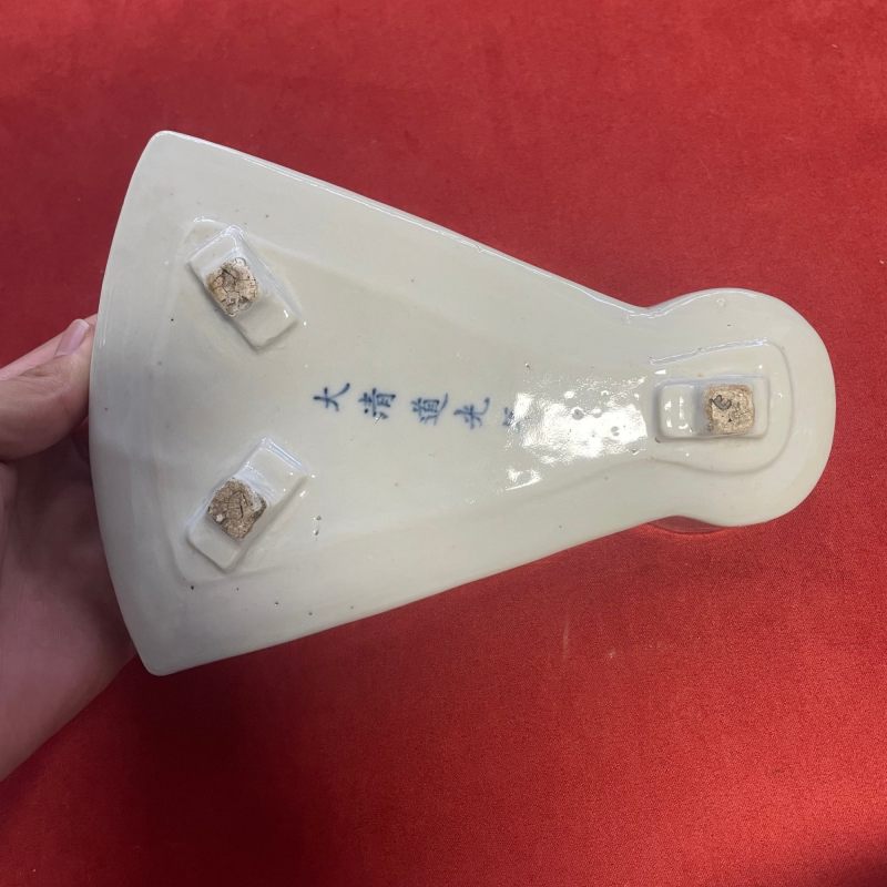清道光 青花岁寒三友扇形盖盒 - 图13