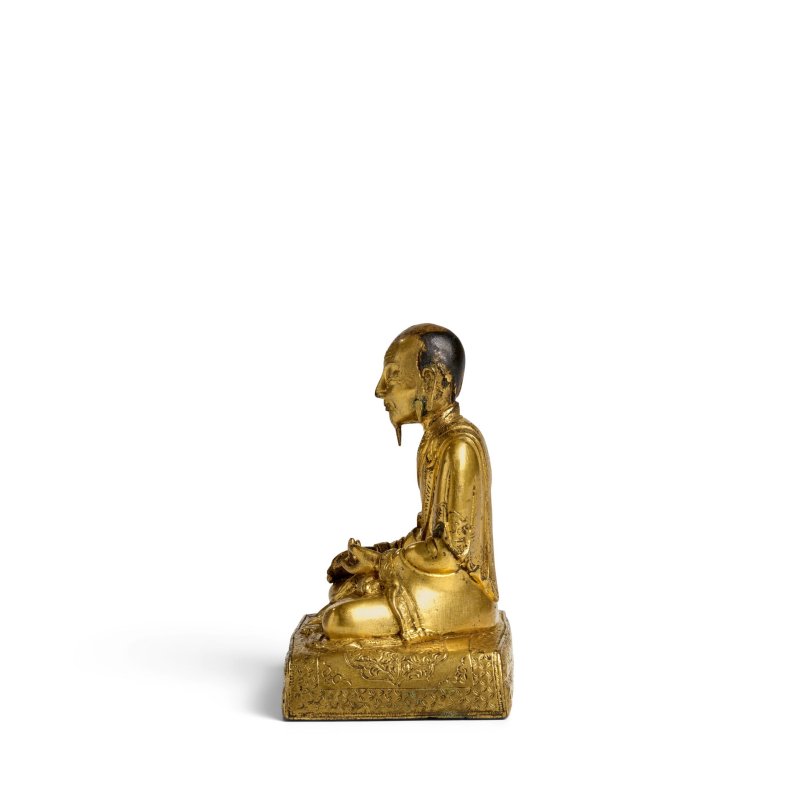 十八世紀 漢藏鎏金銅喇嘛坐像 | A SINO-TIBETAN GILT-BRONZE FIGURE OF A LAMA - 图4