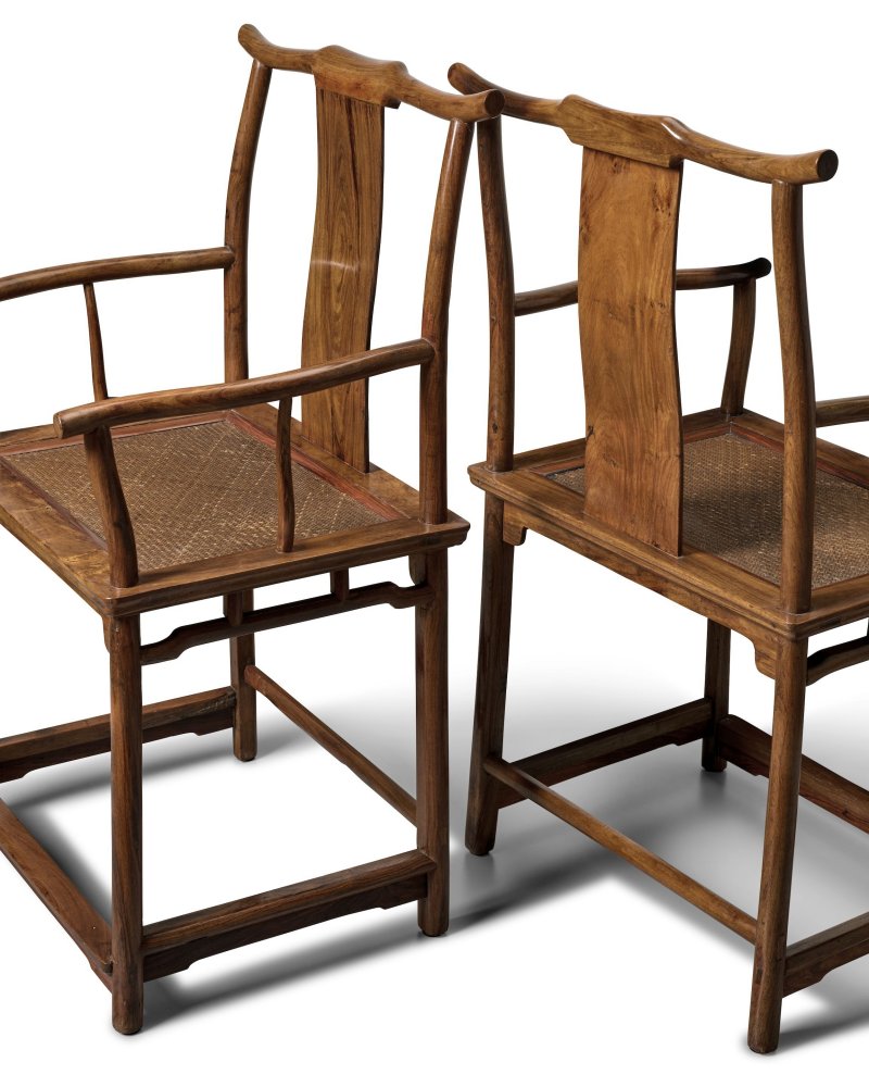 十九世紀 黃花梨四出頭官帽椅成對 | A PAIR OF HUANGHUALI YOKEBACK ARMCHAIRS, GUANMAOYI - 图4