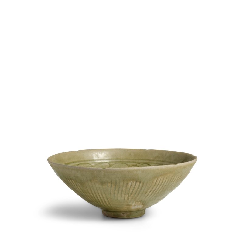 宋 龍泉青瓷刻花葵口碗 | A CARVED LONGQUAN CELADON 'FOLIATE' BOWL - 图7