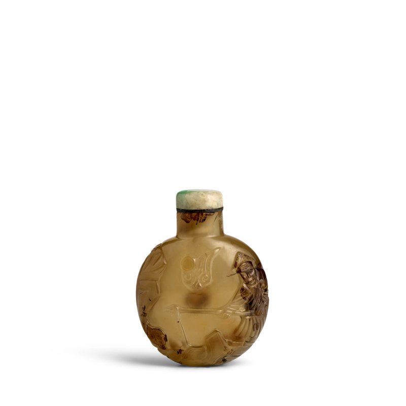 1800-1880 瑪瑙巧雕漁翁圖鼻煙壺一件 | A CHALCEDONY AGATE 'FISHERMAN' SNUFF BOTTLE - 图3