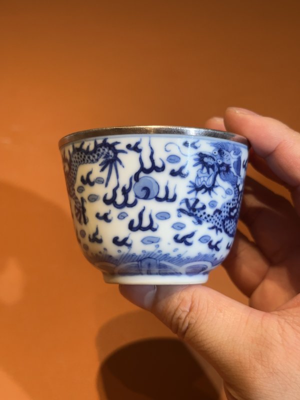 民国 青花双龙赶珠纹把杯 - 图2