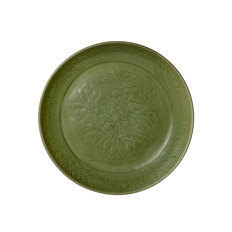 明早期 十五世紀 龍泉青瓷牡丹紋大盤 | A LARGE LONGQUAN CELADON 'PEONY' CHARGER