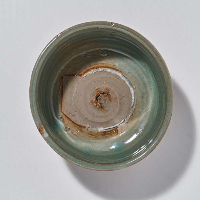 明 龙泉窑暗刻海水纹三足鬲式炉 - 图4
