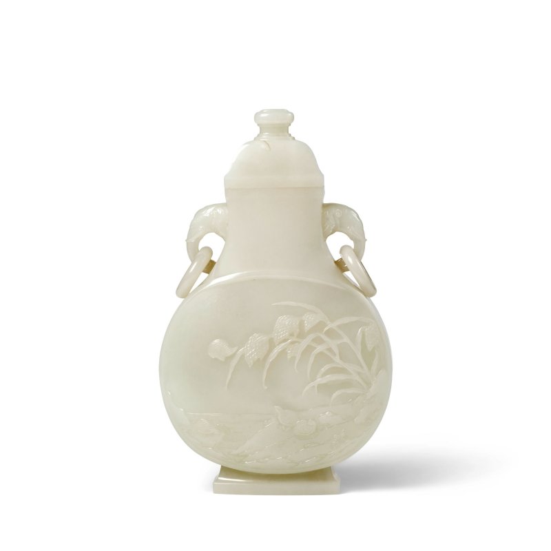 十八世紀 白玉雕嵗嵗平安圖象耳活環蓋瓶 | A WHITE JADE 'QUAILS AND MILET' VASE AND COVER - 图2