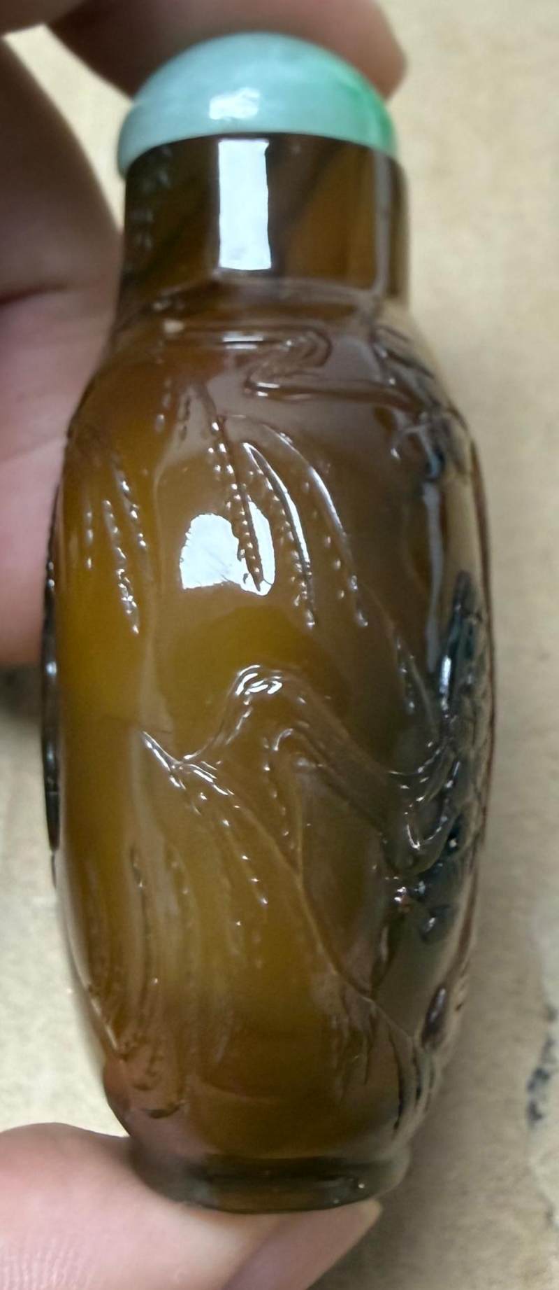 清中期 瑪瑙巧雕胡人戲獅鼻煙壺 - 图6