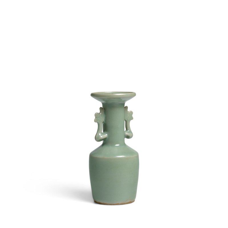 南宋 龍泉窯粉青釉鳳耳盤口紙錘瓶 | A LONGQUAN CELADON PHOENIX-HANDLED MALLET VASE - 图4