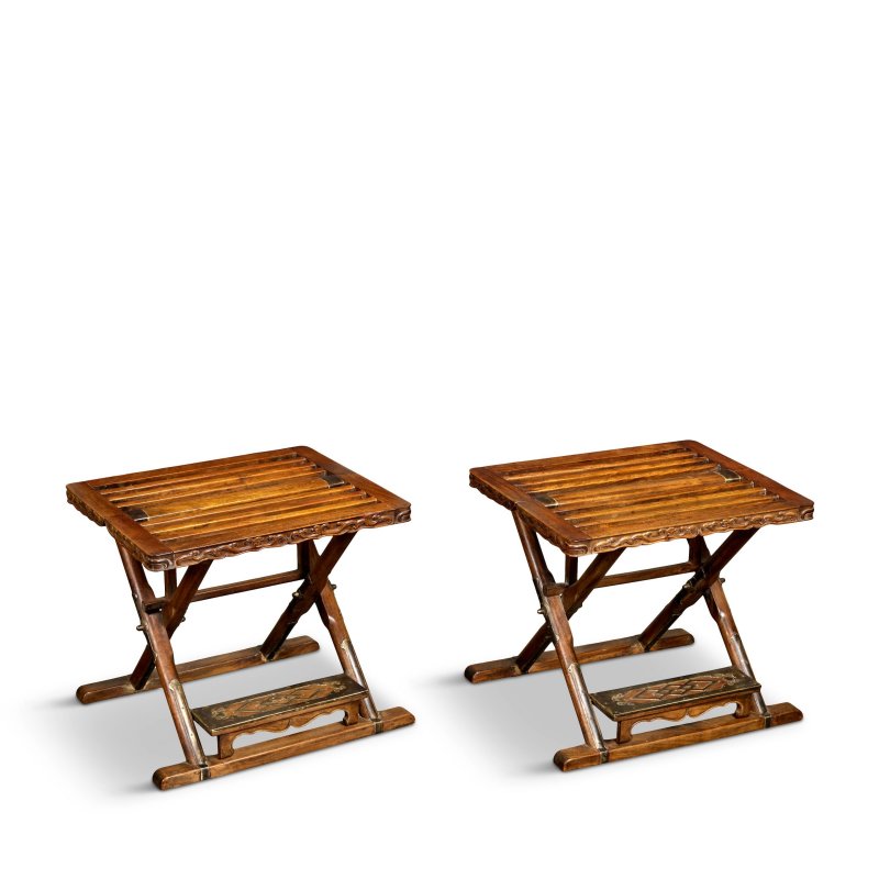 十八世紀 黃花梨上折式交杌成對 | A PAIR OF HUANGHUALI FOLDING STOOLS, JIAOWU - 图1