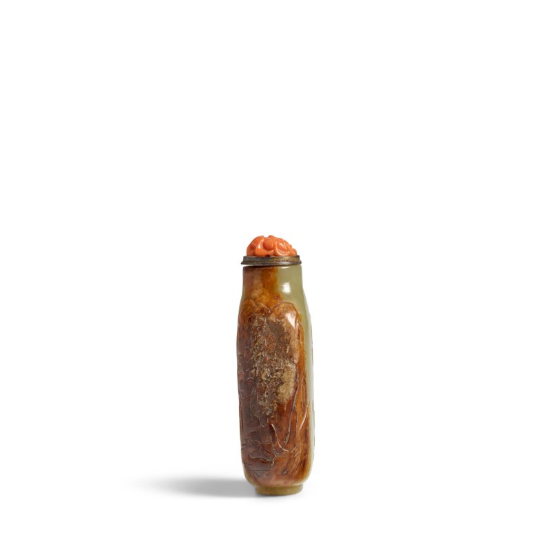 1780-1850 黃玉帶皮巧雕山水人物圖鼻煙壺一件 | AN UNUSUAL CARVED YELLOW JADE SNUFF BOTTLE - 图10