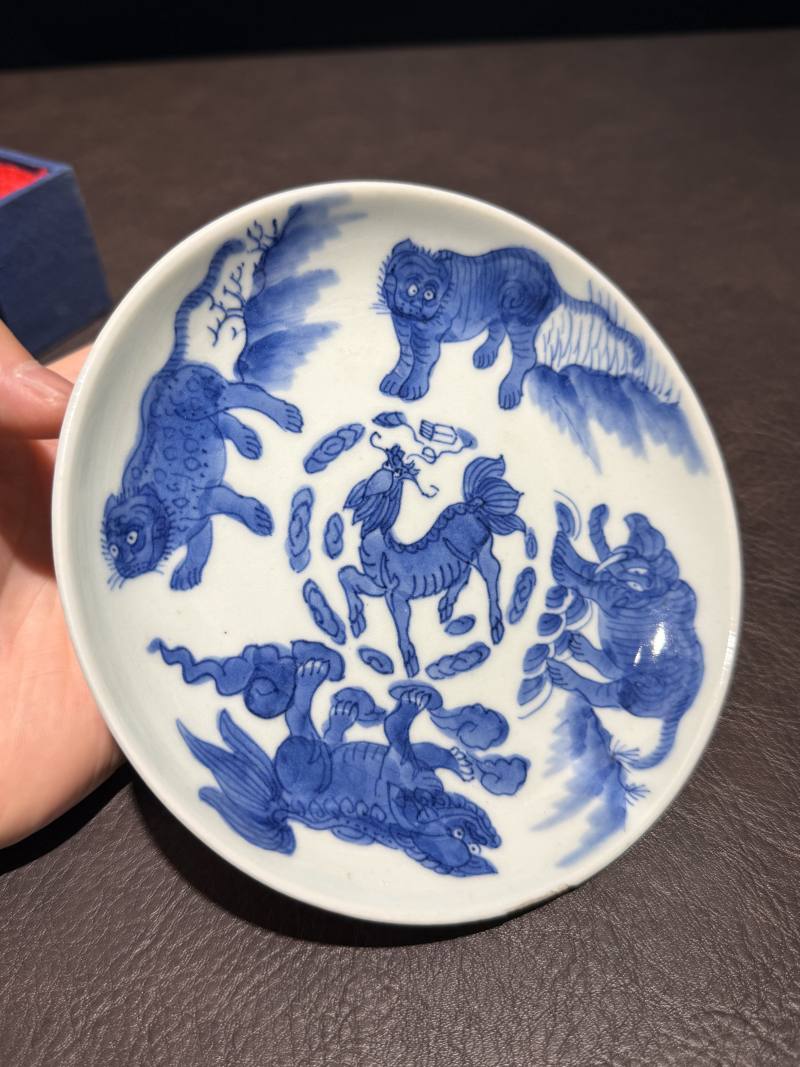 清顺治 青花瑞兽纹盘一对 - 图6