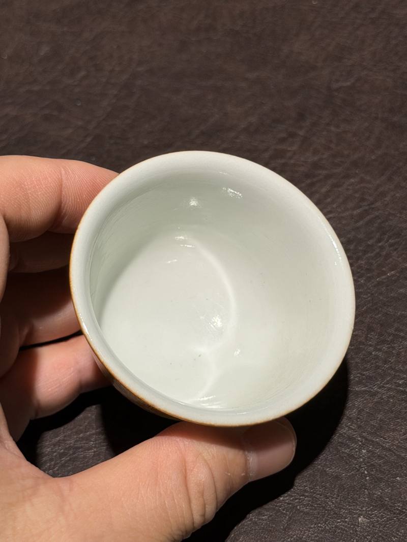 清乾隆 粉彩三狮纹杯 - 图7