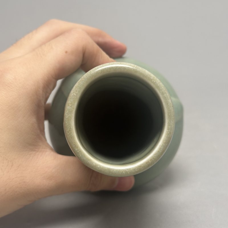 清早期 仿龙泉青釉瓶 - 图3
