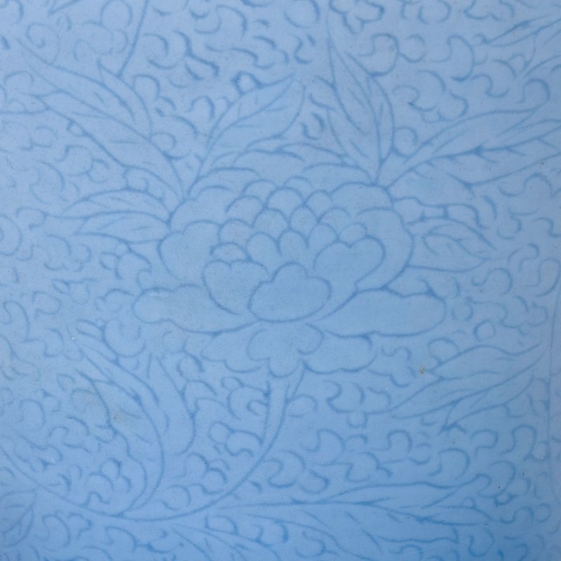 清順治 天藍釉暗刻花卉紋罐 | AN INCISED LAVENDER-GLAZED VASE - 图8
