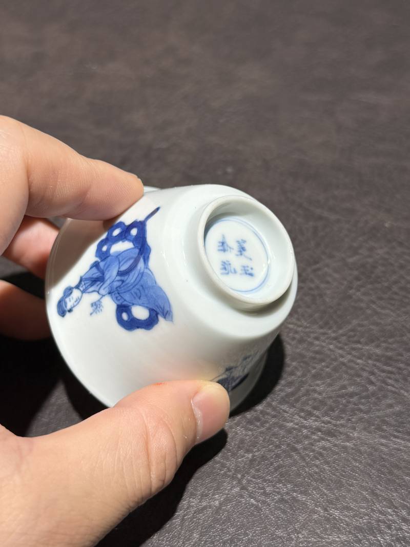 清康熙 青花三娘教子图杯 - 图8