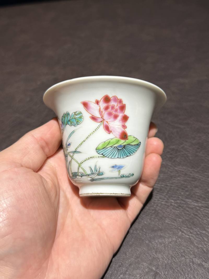 清雍正 粉彩荷塘纹铃铛杯 - 图2
