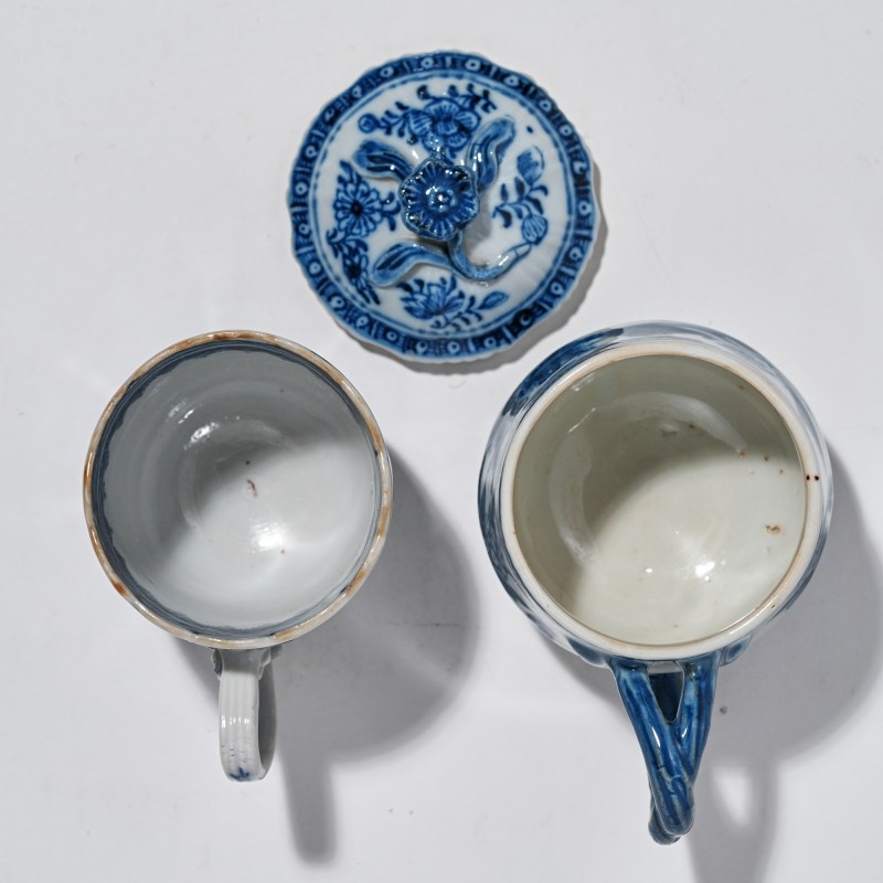 清乾隆 青花山水楼阁图杯 碟 壶一套 - 图6