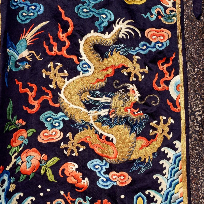 十九世紀 藏青地綉龍紋霞帔 | A SILK EMBROIDERED COURT VEST, XIAPEI - 图7