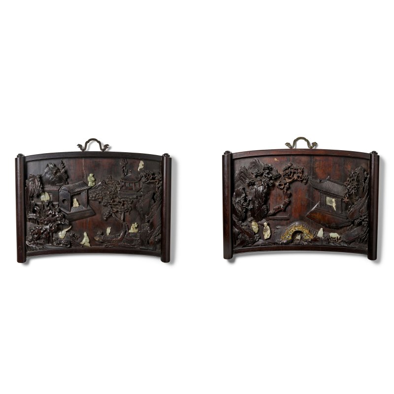 十九世紀 紫檀嵌玉人物故事圖掛屏成對 | A PAIR OF ZITAN JADE-EMBELLISHED HANGING PANELS - 图1