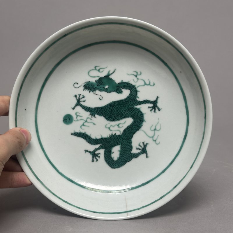 清光绪 绿龙暗刻海水纹盘 - 图2