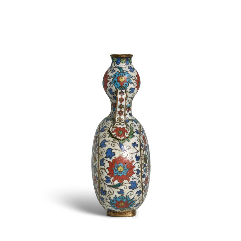 明晚期 掐絲琺瑯白地夔龍紋抱月瓶 | A RARE CLOISONNÉ ENAMEL WHITE-GROUND MOONFLASK - 图4