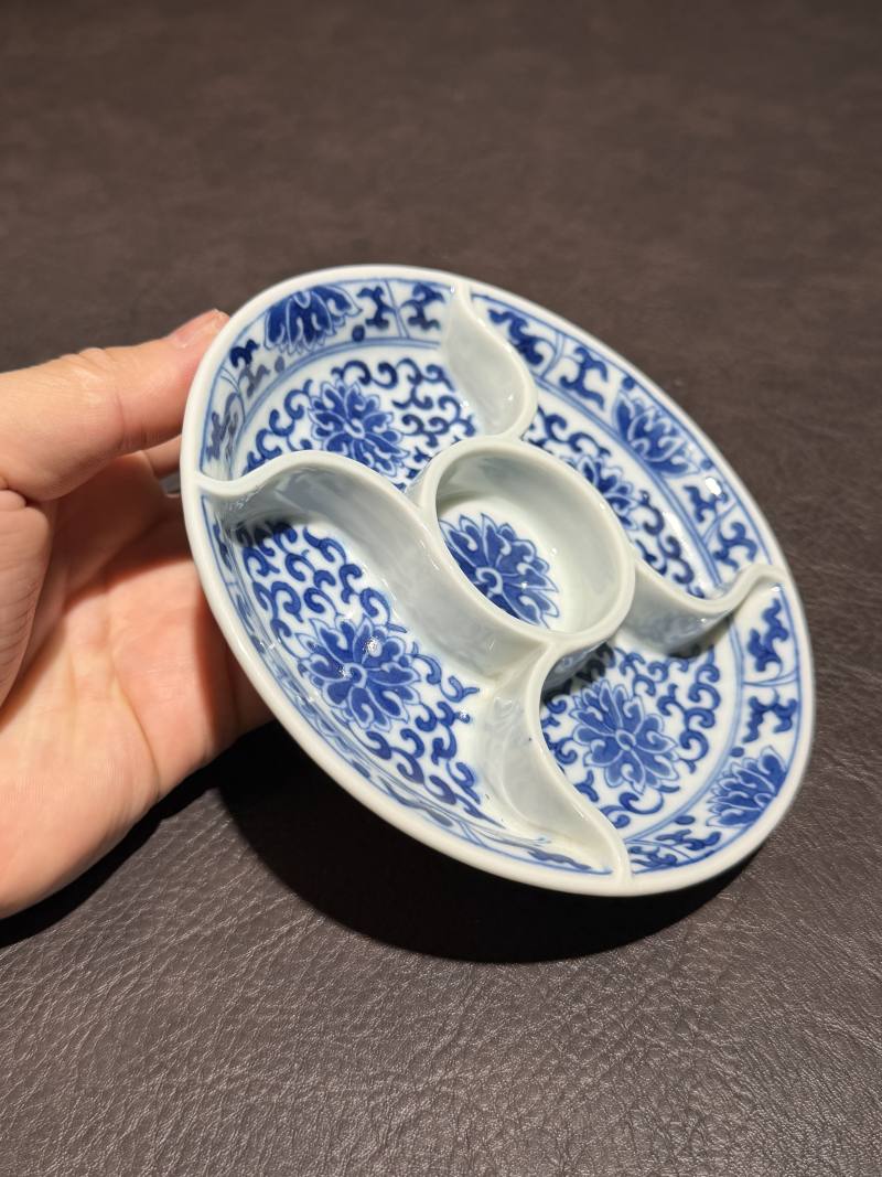 清同治 “五氏坟茔用介臣制”款青花缠枝调色盘 - 图3