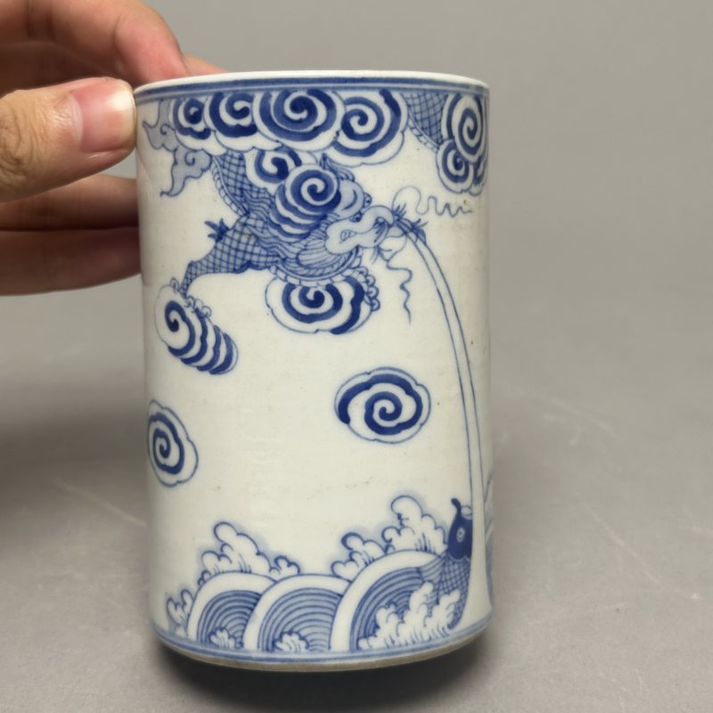 清中期 青花鱼化龙纹笔筒 - 图2