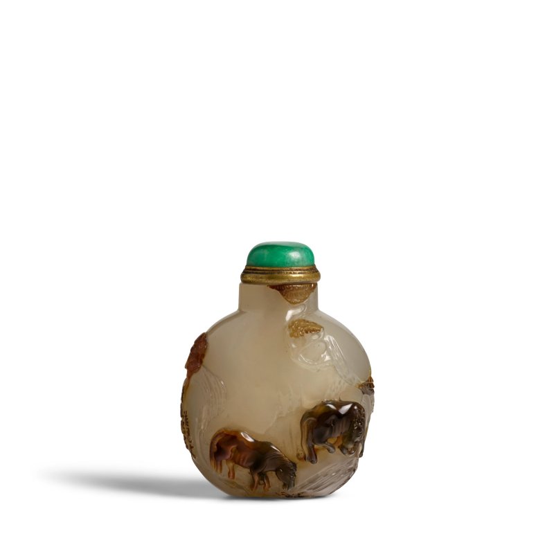 1740-1850 瑪瑙巧雕雙駿圖鼻煙壺一件 | A FINE AND RARE AGATE 'TWO HORSES' SNUFF BOTTLE