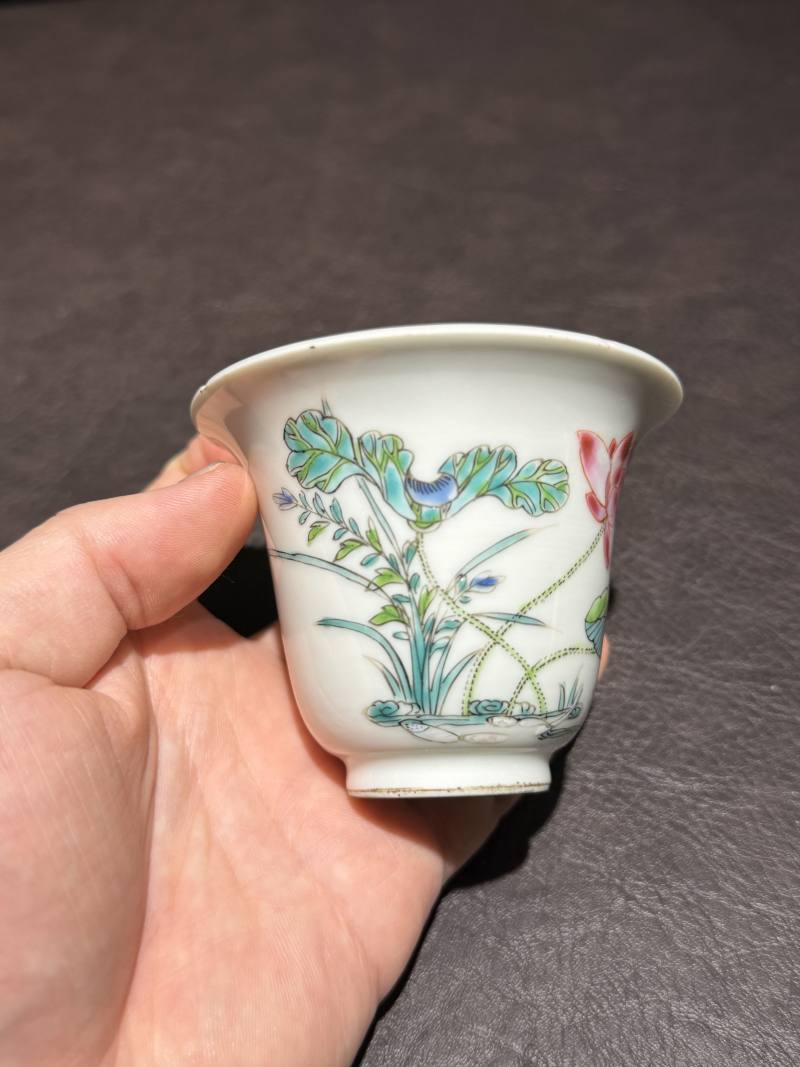 清雍正 粉彩荷塘纹铃铛杯 - 图3