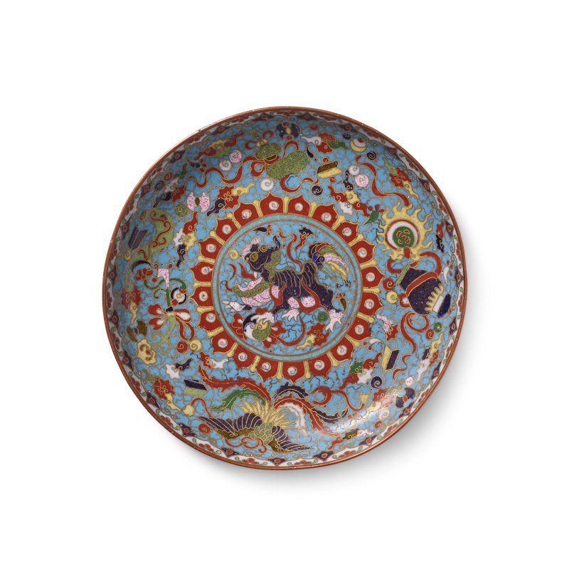 十八/十九世紀 掐絲琺琅佛獅紋盤 | A CLOISONNÉ ENAMEL 'BUDDHIST LION' DISH