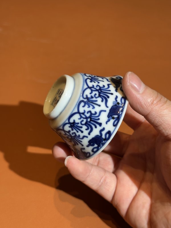清雍正 青花莲托杂宝纹杯 - 图6