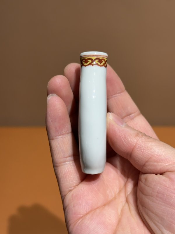 清光绪 粉彩双狮纹皮囊形鼻烟壶 - 图9