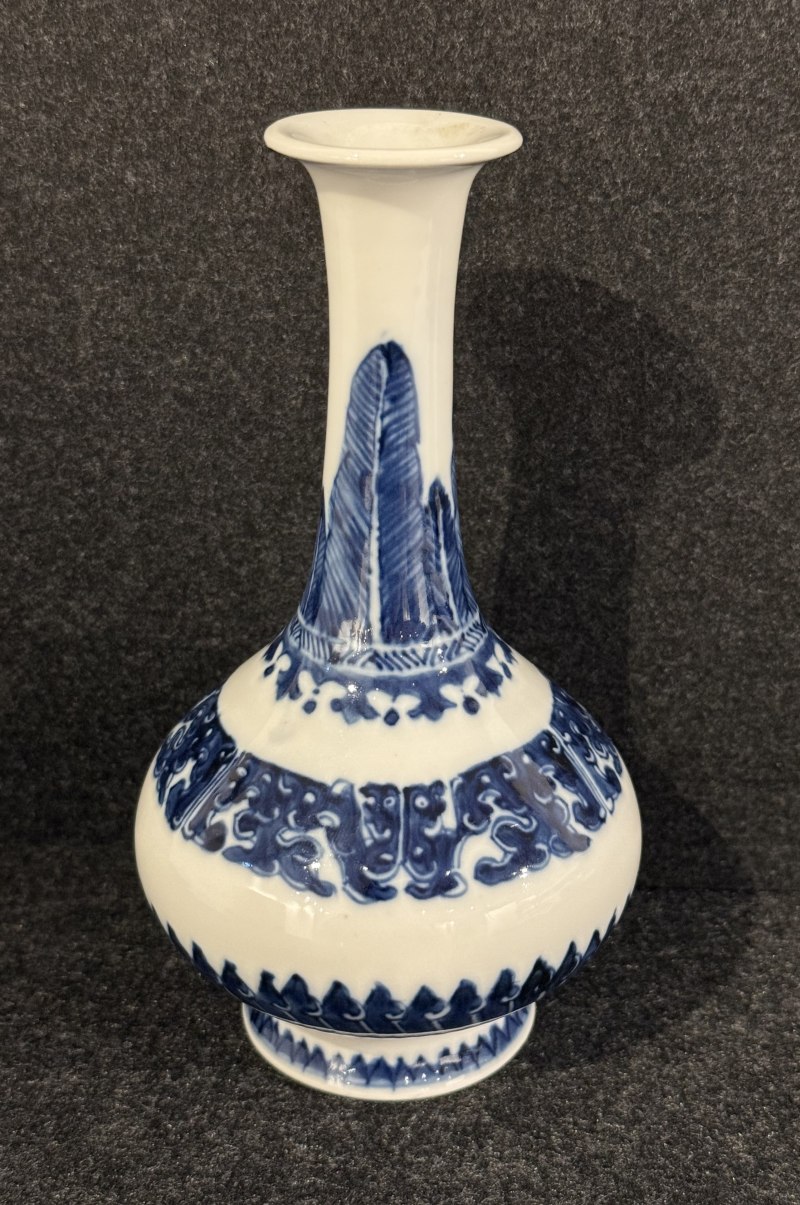 清十八世紀 青花芭蕉饕餮紋長頸瓶 - 图3