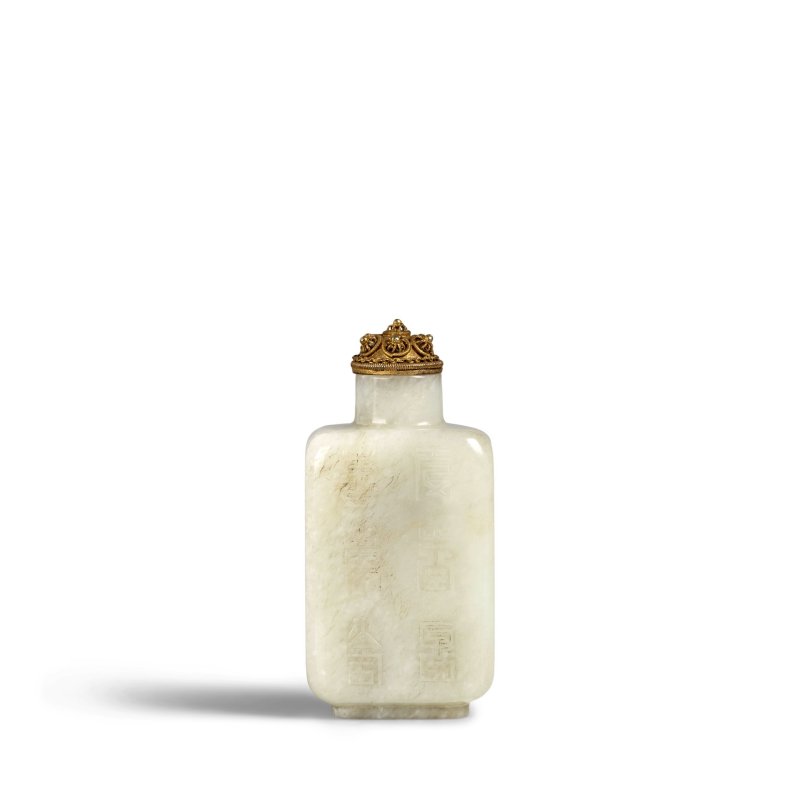 1820-1900 灰白玉雕篆書壽字紋鼻煙壺一件 | A PALE WHITE JADE 'SHOU' SNUFF BOTTLE