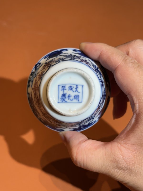 清雍正 青花莲托杂宝纹杯 - 图7