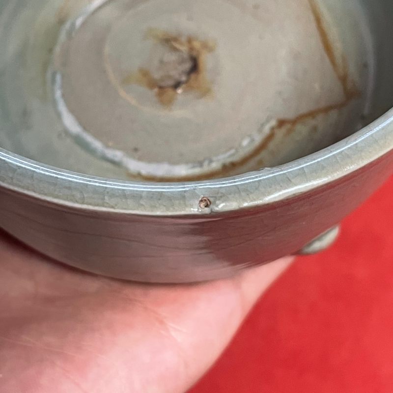明 龙泉窑暗刻海水纹三足鬲式炉 - 图10