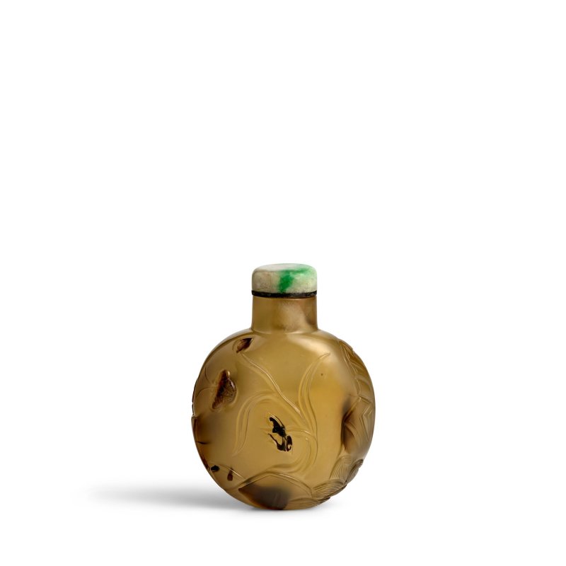 1800-1880 瑪瑙巧雕漁翁圖鼻煙壺一件 | A CHALCEDONY AGATE 'FISHERMAN' SNUFF BOTTLE - 图4