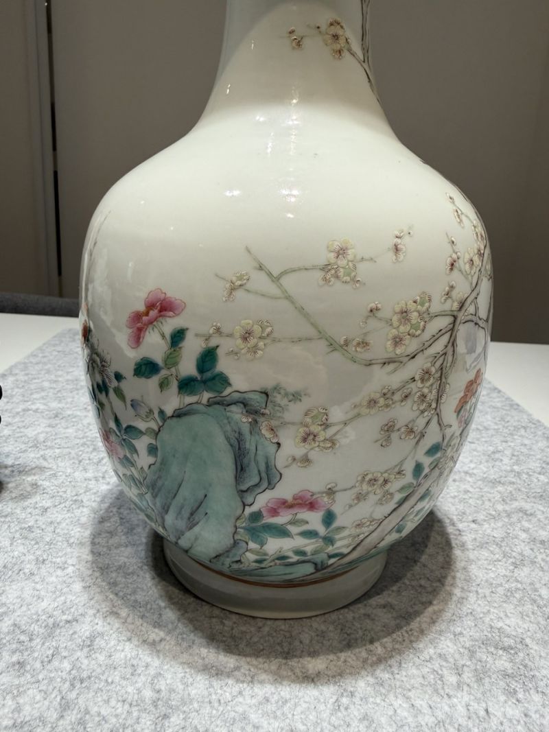 清 “退思齋”款粉彩喜上眉梢圖長頸瓶 - 图4