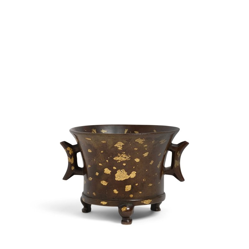 清 銅灑金三足雙耳爐 | A GOLD-SPLASHED BRONZE TRIPOD HANDLED CENSER - 图3