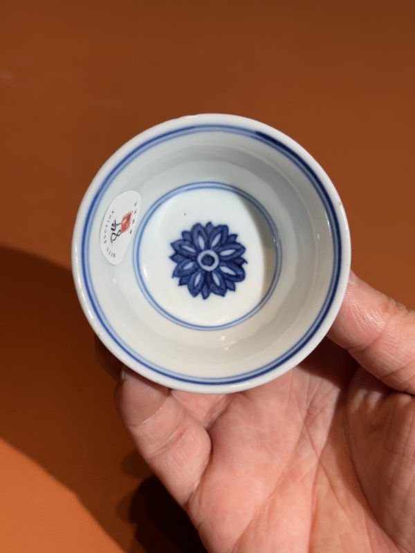 清雍正 青花莲托杂宝纹杯 - 图8