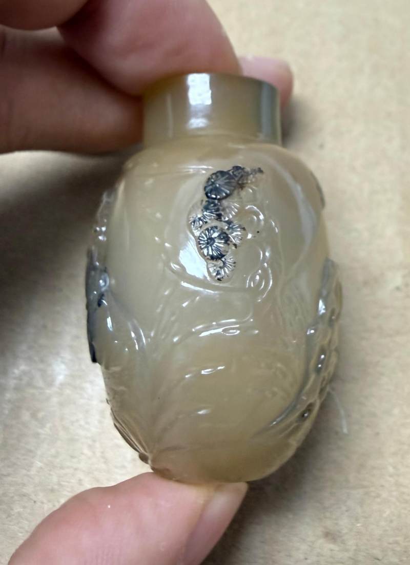 清中期  瑪瑙巧雕米芾拜石鼻煙壺 - 图4