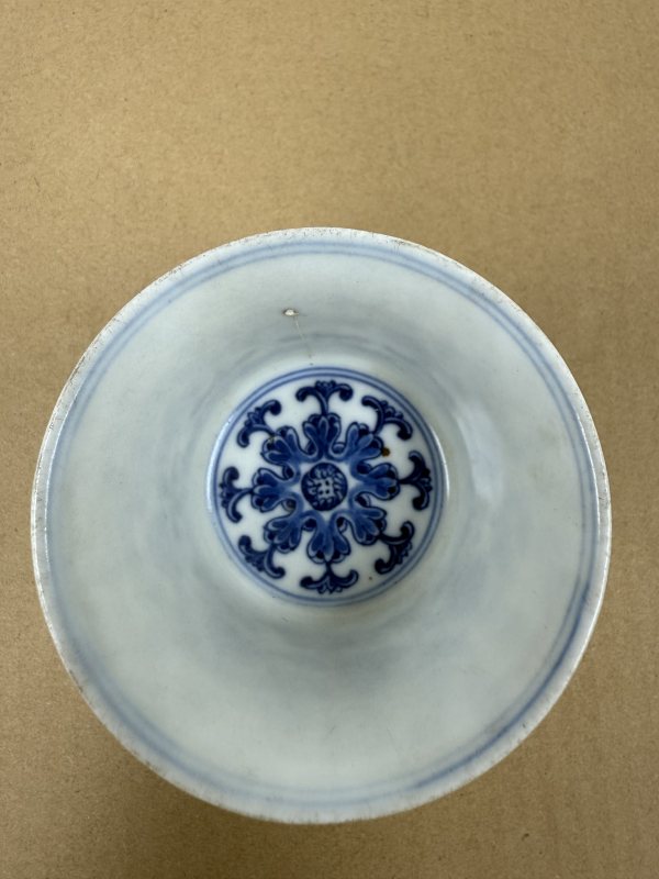 清乾隆 青花蓮托八寶高足杯 - 图4
