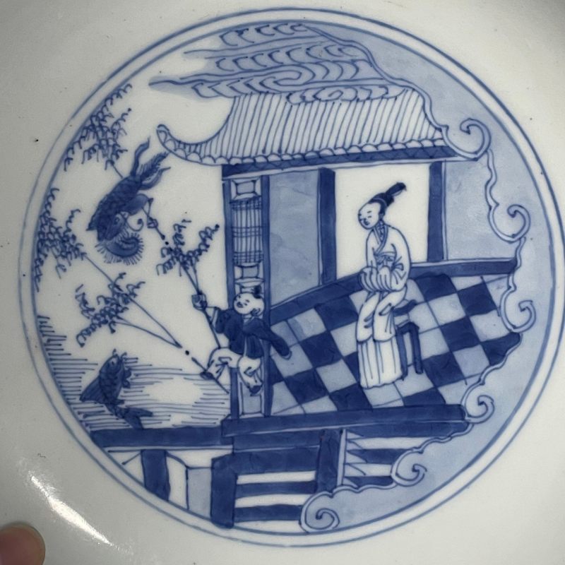 清雍正 青花仕女婴戏图盘一对 - 图13